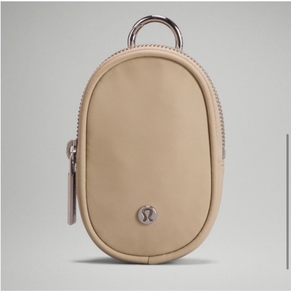 Rare! New with Tags!!! Lululemon Crossbody with Nano Pouch 2L Beige Neutral Tan - Picture 6 of 17